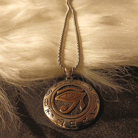 Eye of Horus Necklace - Picture 6 of 7